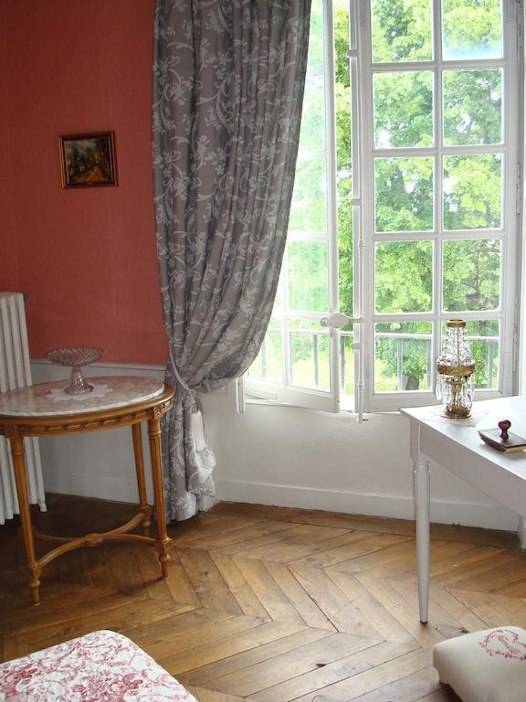 Bed and Breakfast Chateau De Bourrassol Menetrol Экстерьер фото
