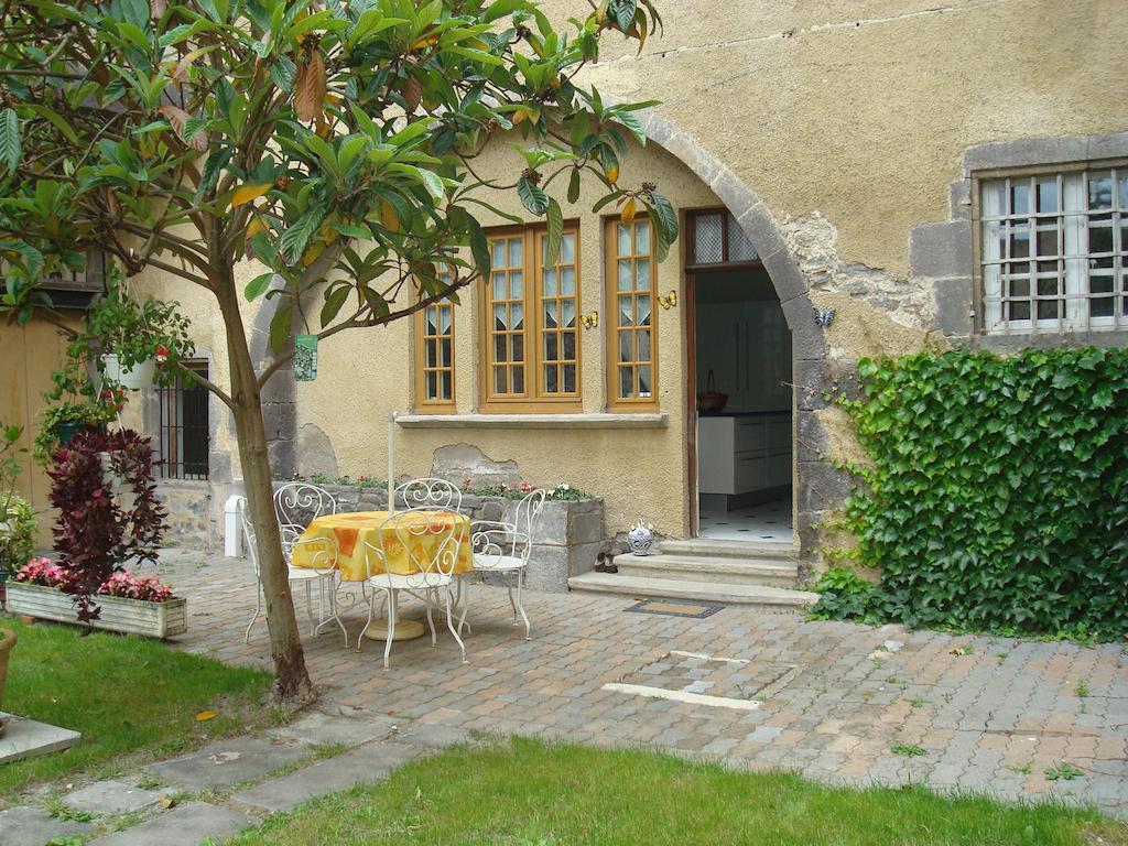 Bed and Breakfast Chateau De Bourrassol Menetrol Экстерьер фото