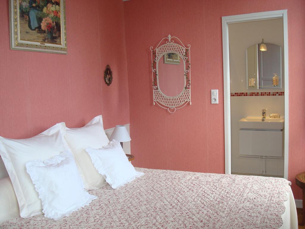 Bed and Breakfast Chateau De Bourrassol Menetrol Номер фото