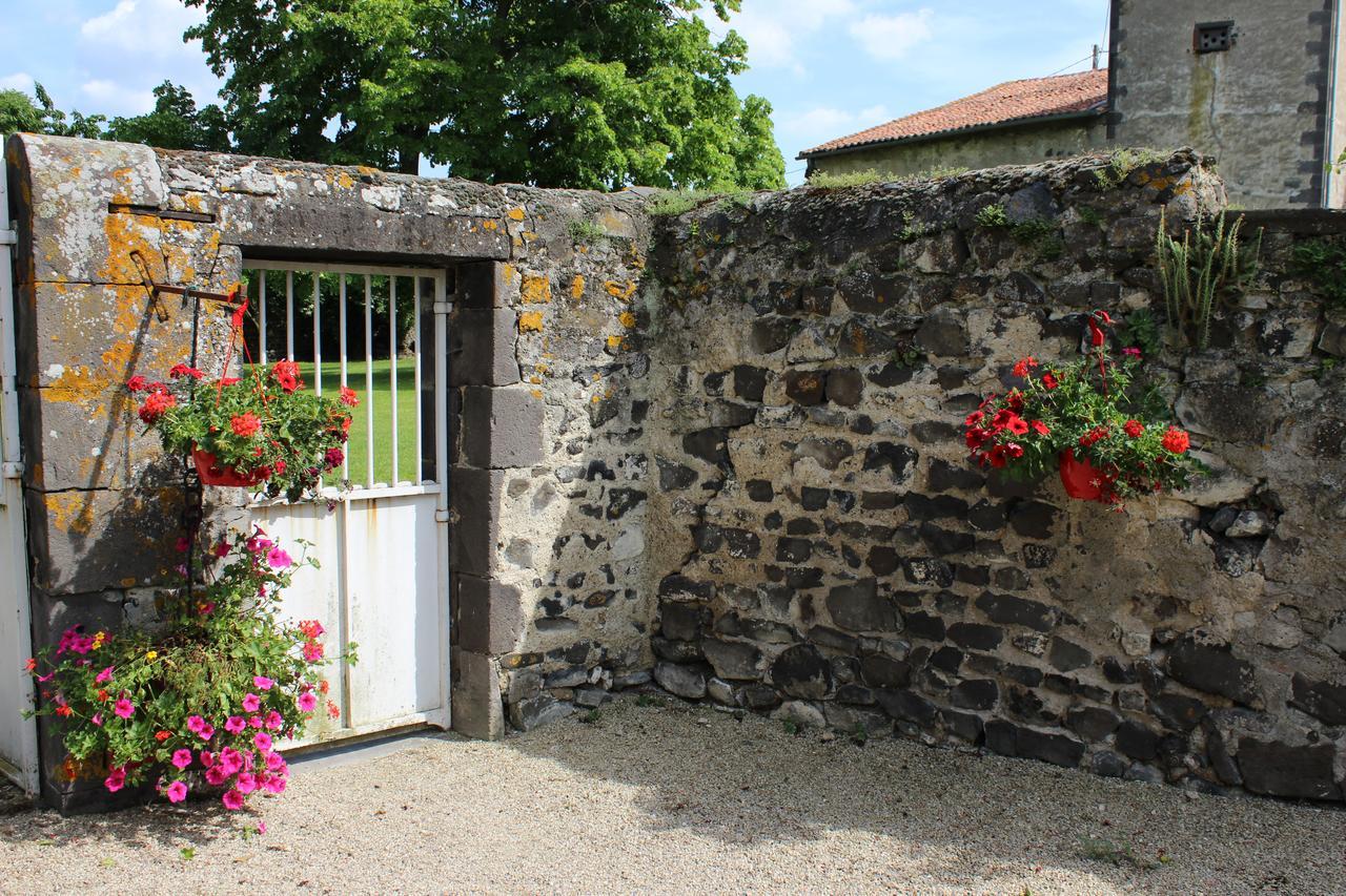 Bed and Breakfast Chateau De Bourrassol Menetrol Экстерьер фото